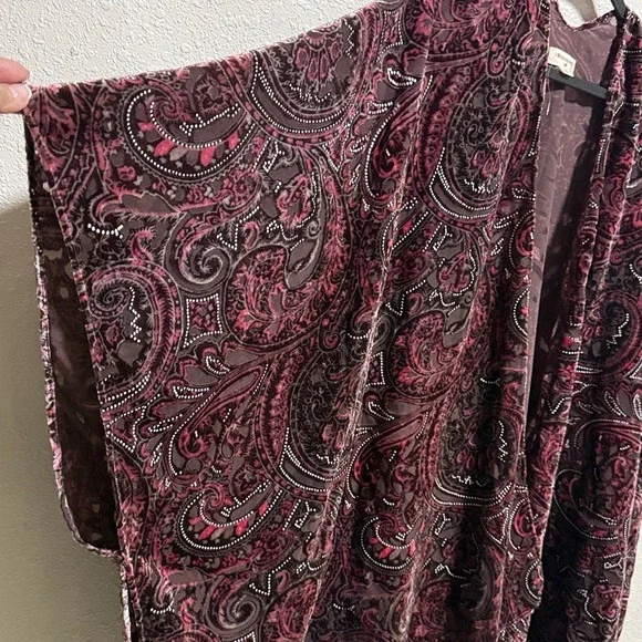 World Market Burgundy Paisley Burnout Velvet Kimono‎ Wrap One Size Open Front - Picture 7 of 9